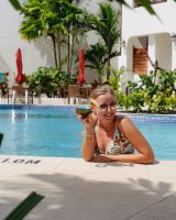 drinks in the pool at sugar cane club barbados 